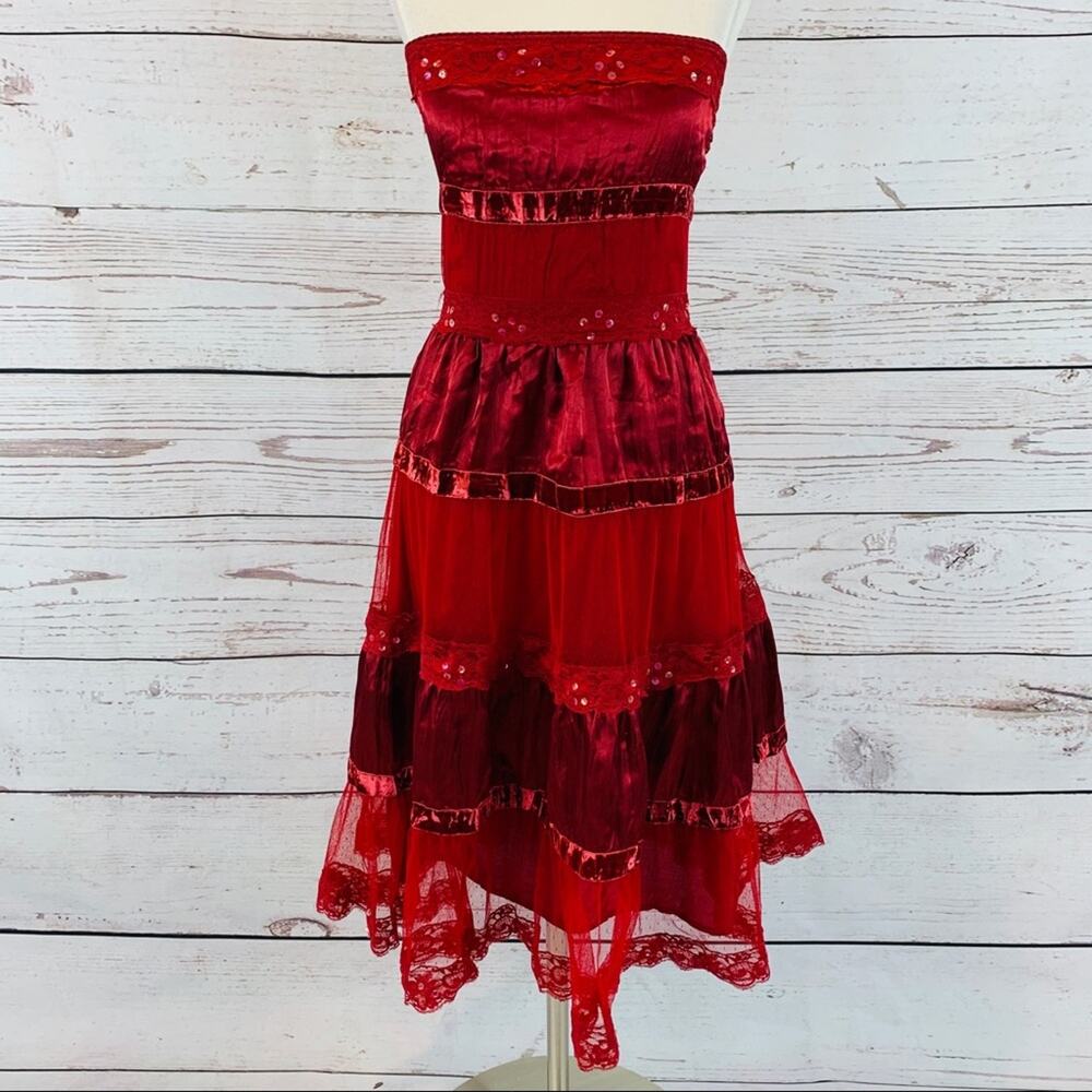 Two of Us Scarlett strapless velvet lace satin